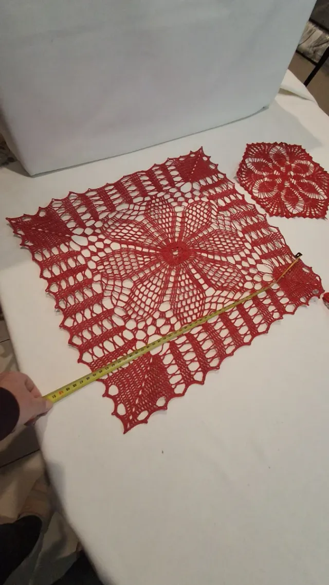 Centrotavola uncinetto rosso