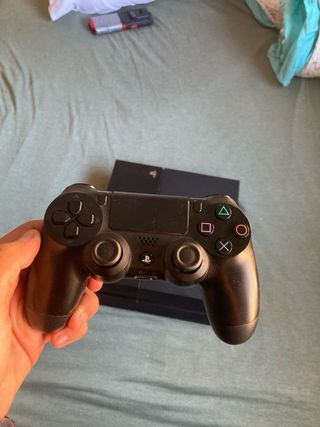 Consola Sony PS4 Negra + Mando