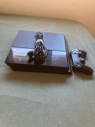Consola Sony PS4 Negra + Mando