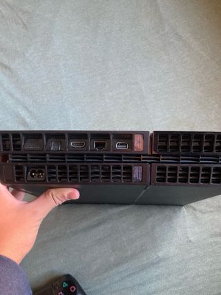 Consola Sony PS4 Negra + Mando