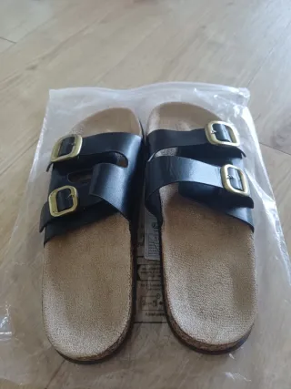 Sandalias negras estilo Birkenstock