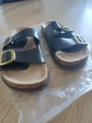 Sandalias negras estilo Birkenstock