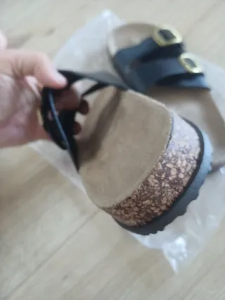 Sandalias negras estilo Birkenstock