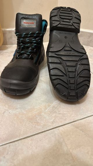 Scarpe da lavoro nuove