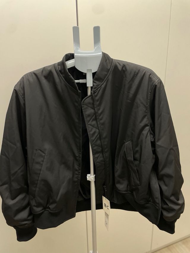 Chaqueta Bomber Uniqlo x C Negra