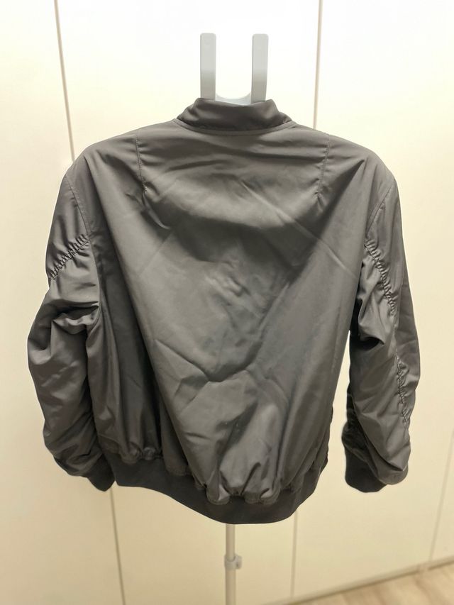 Chaqueta Bomber Uniqlo x C Negra