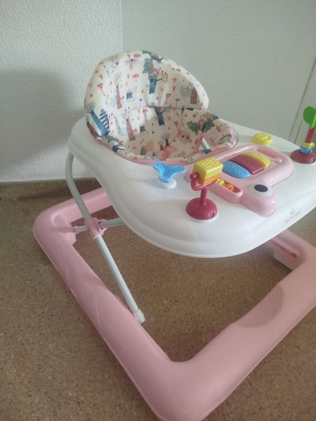 Andador bebé con centro de actividades