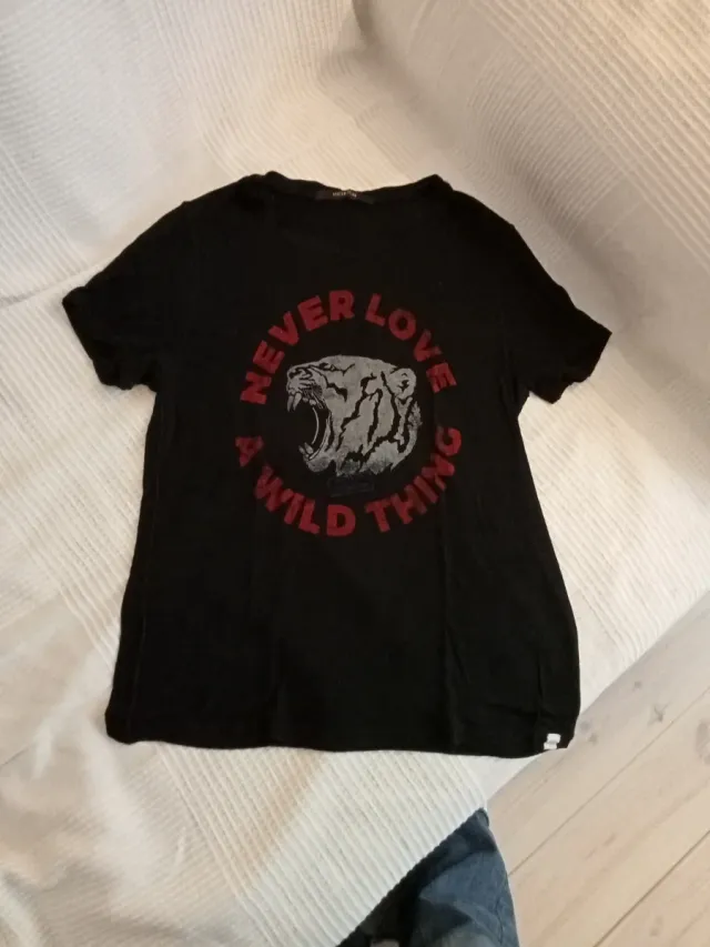 Camiseta negra mujer con tigre