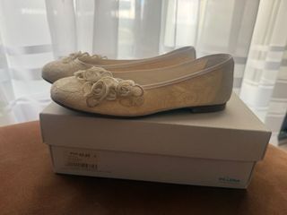 Zapatos de niña Villena beige con flores talla 33