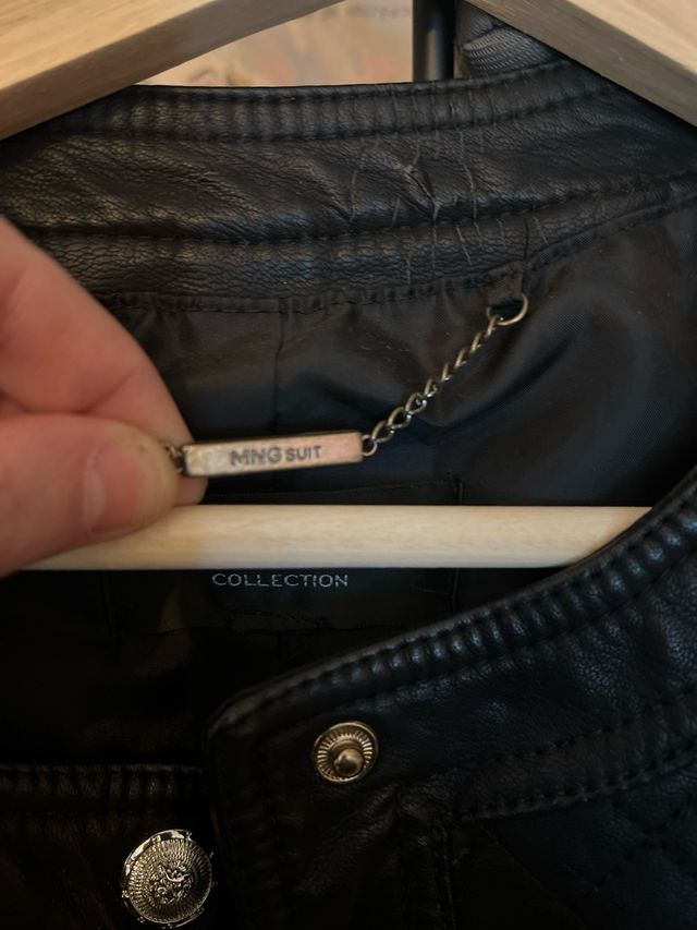 Cazadora efecto piel Mango Talla M/L