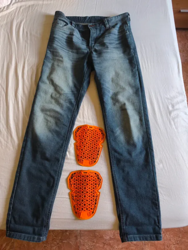 Vaqueros de moto con protecciones