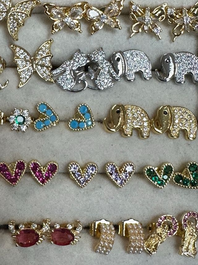 Pendientes variados: mariposas, elefantes, corazon
