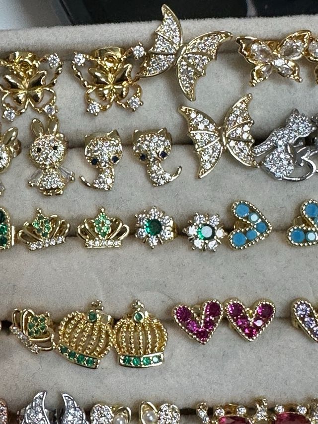 Pendientes variados: mariposas, elefantes, corazon