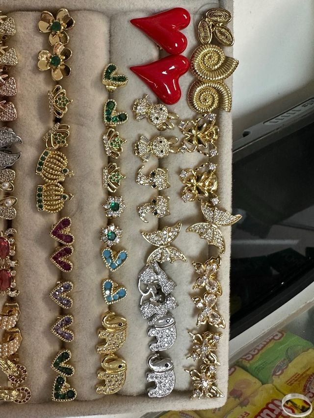 Pendientes variados: mariposas, elefantes, corazon
