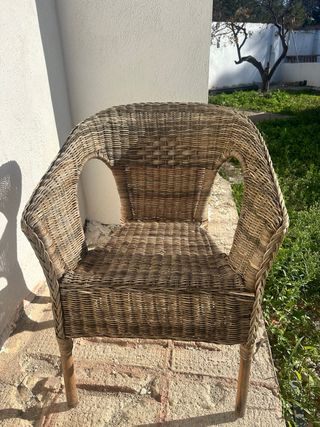 Silla de mimbre y madera