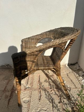 Silla de mimbre y madera