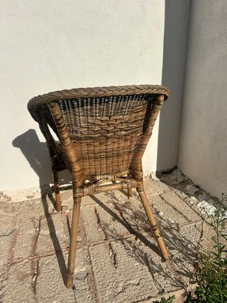 Silla de mimbre y madera