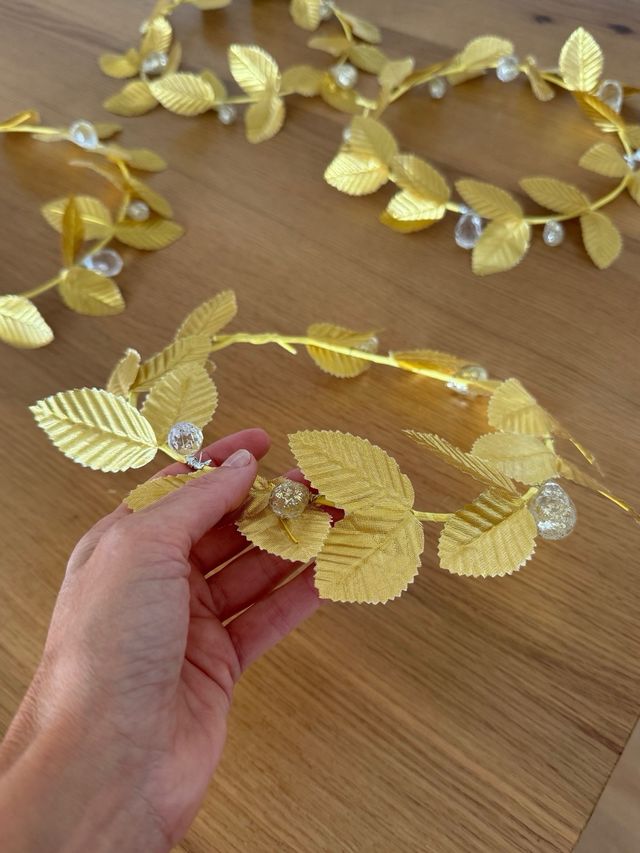 4 Diademas Griegas Doradas ( sin marca )