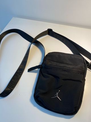 Riñonera Jordan Negra