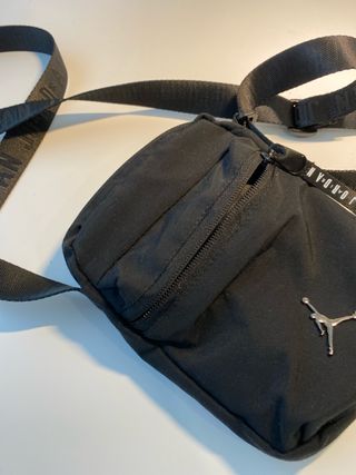 Riñonera Jordan Negra