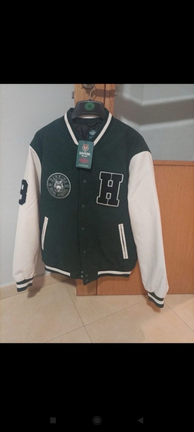 Jaqueta bomber verde e branca