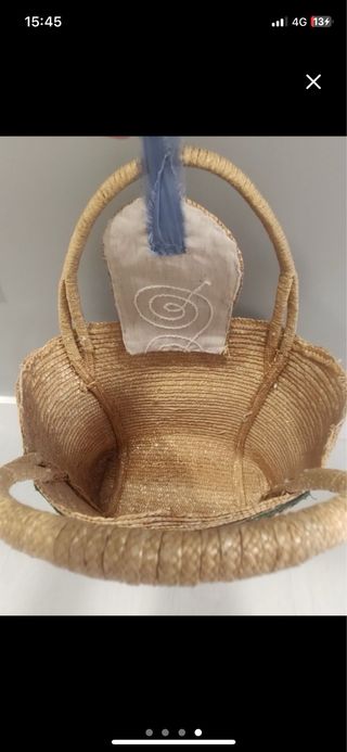 Capazo de rafia con flores