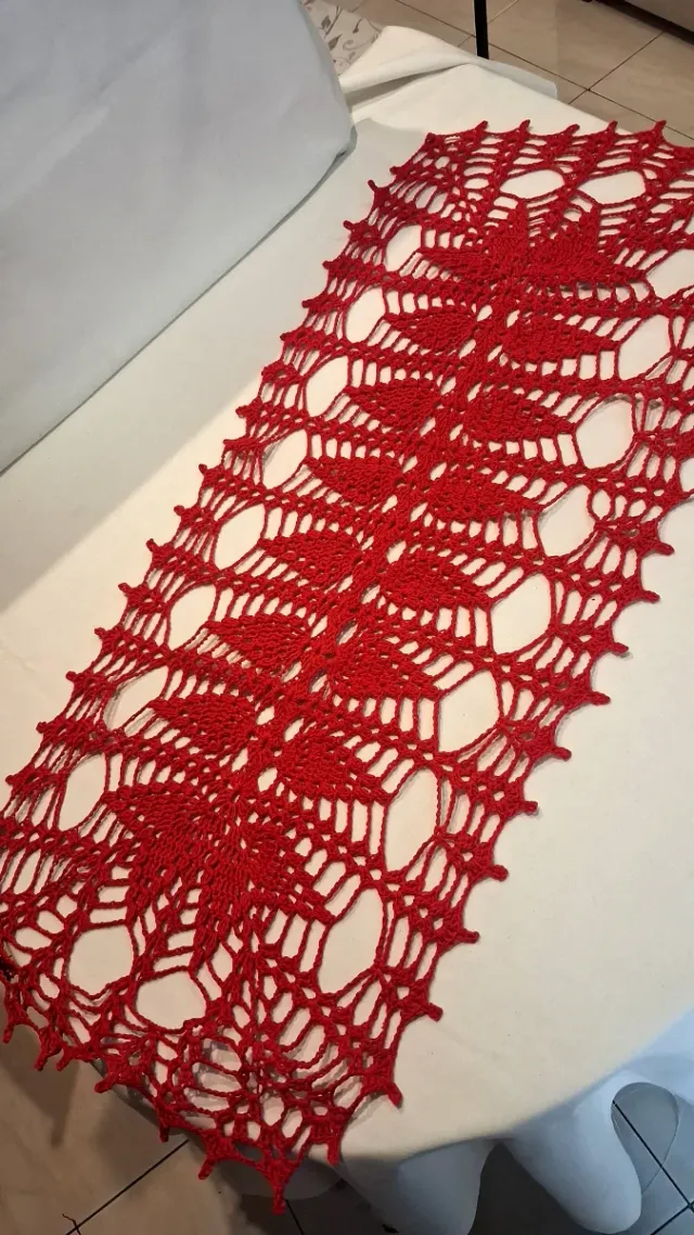 Runner uncinetto rosso