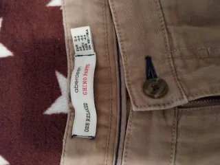 Pantalón chino beige