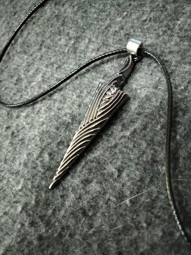 Colgante Hollow Knight Espada