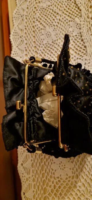 Pochette nera con laccio