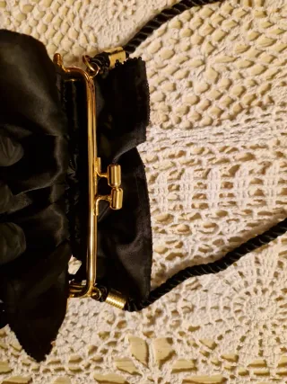 Pochette nera con laccio