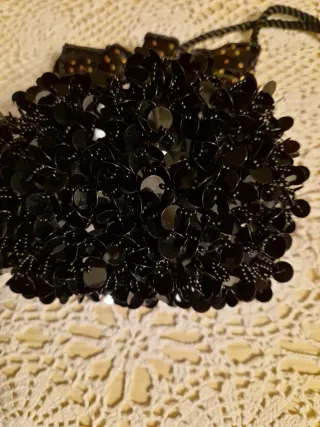 Pochette nera con laccio