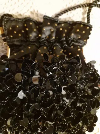 Pochette nera con laccio