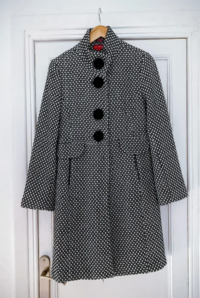 Abrigo jaspeado Derhy negro y blanco