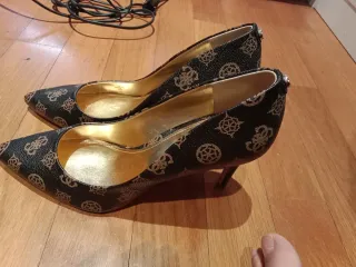 Zapatos Guess Negros y Marrones