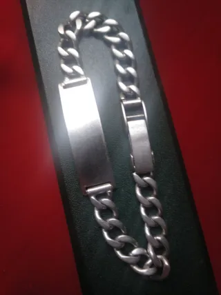 Esclava de plata maciza.largo 21.80 cm.