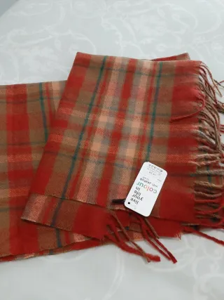 Bufanda de cuadros marrón y roja