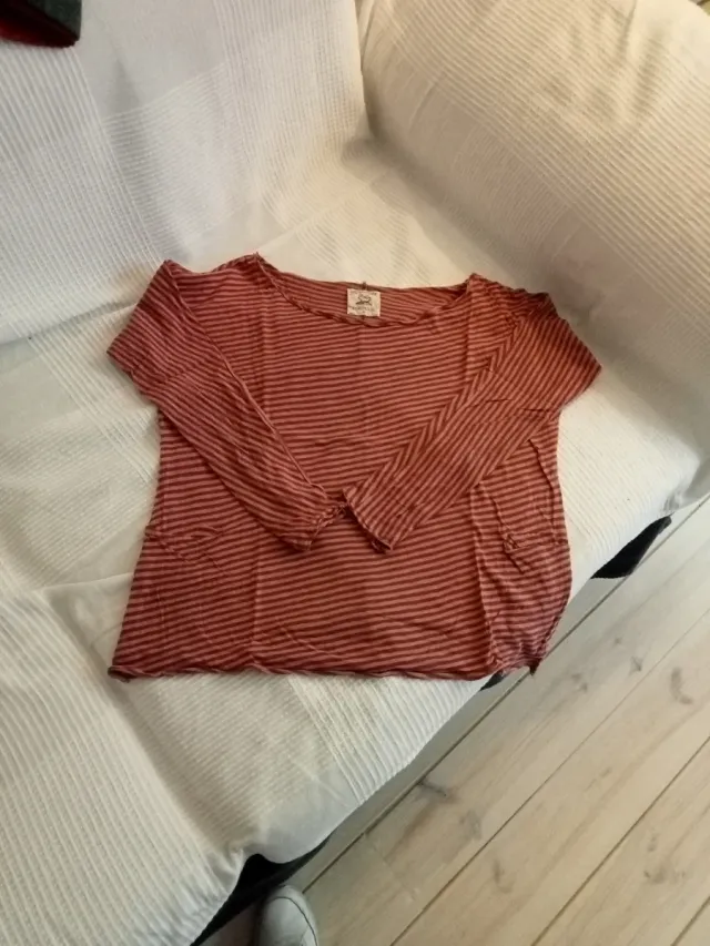 Camiseta oversize rayas rosa y granate