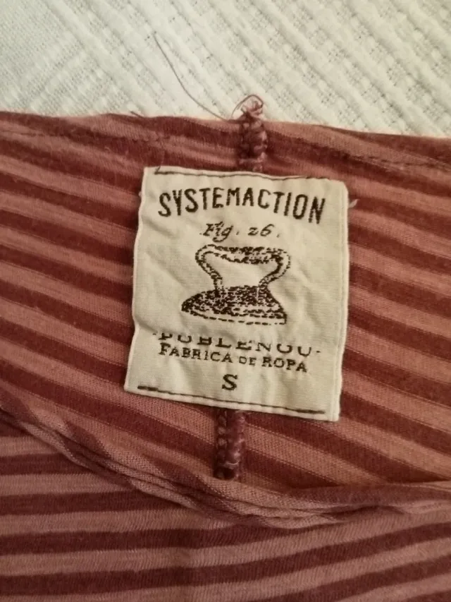 Camiseta oversize rayas rosa y granate