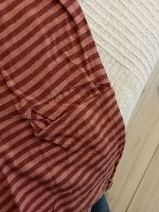 Camiseta oversize rayas rosa y granate