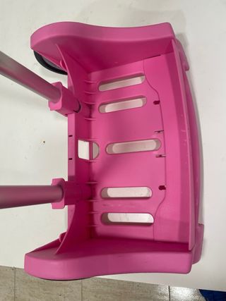 Porta mochila rosa en buen estado.