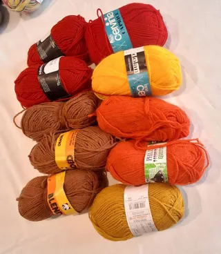 Lotto 10 gomitoli lana misti