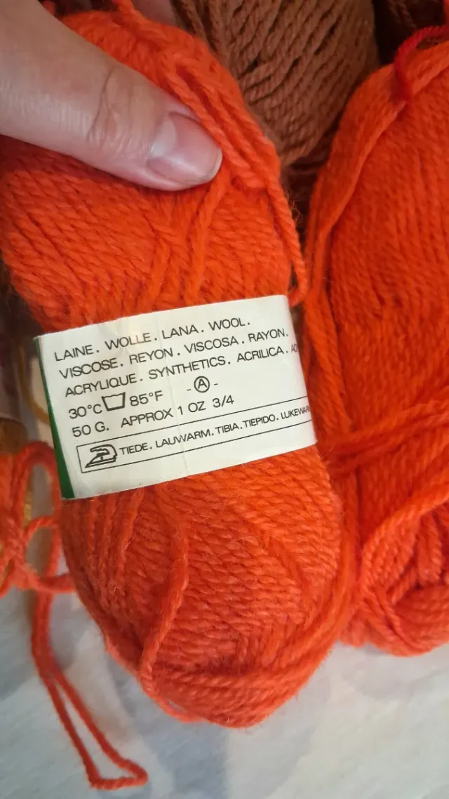 Lotto 10 gomitoli lana misti