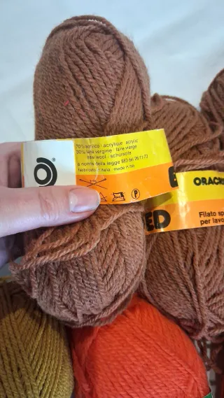 Lotto 10 gomitoli lana misti