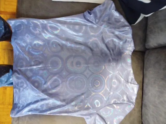 Camiseta morada con estampado Camiseta de fiesta