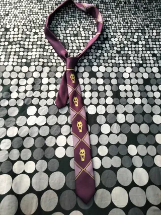 Corbata Kira Yoshikage Morada y Dorada