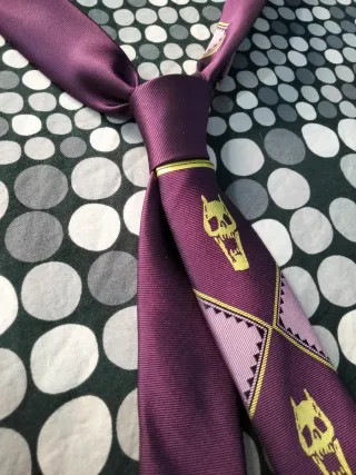 Corbata Kira Yoshikage Morada y Dorada