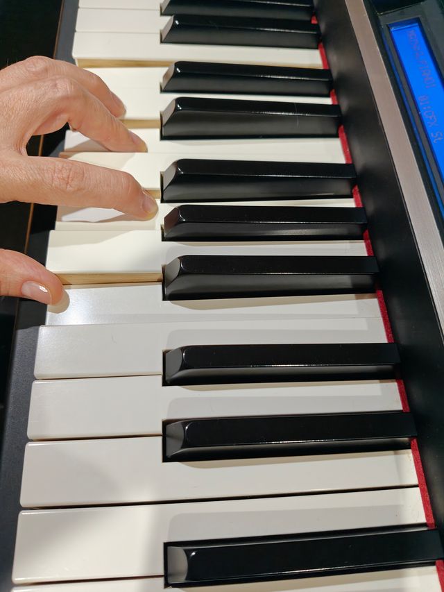 Pianoforte di scena Yamaha CP4. Custodia originale Yamaha.