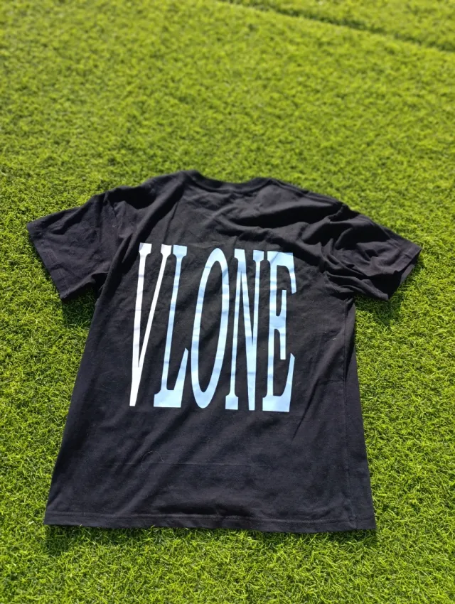 Camiseta Vlone Negra Logo Blanco