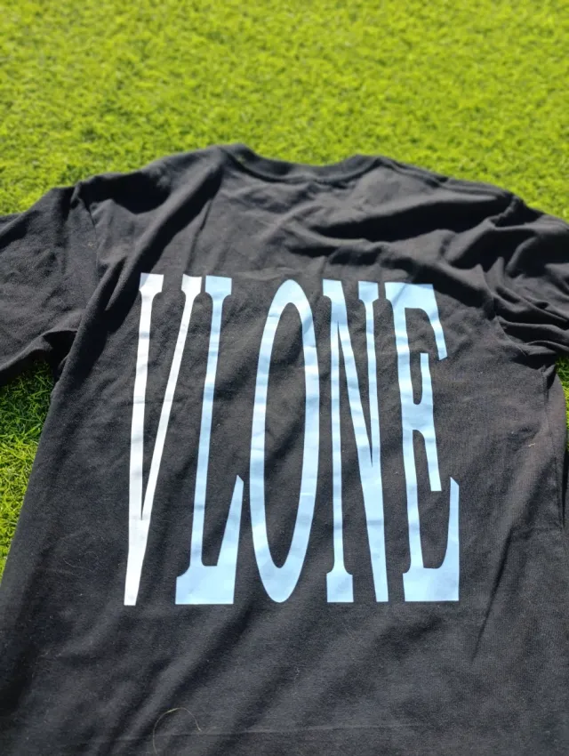 Camiseta Vlone Negra Logo Blanco